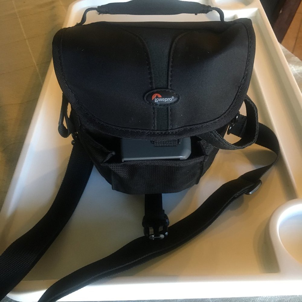 CANON Camera - Picture 5 of 7
